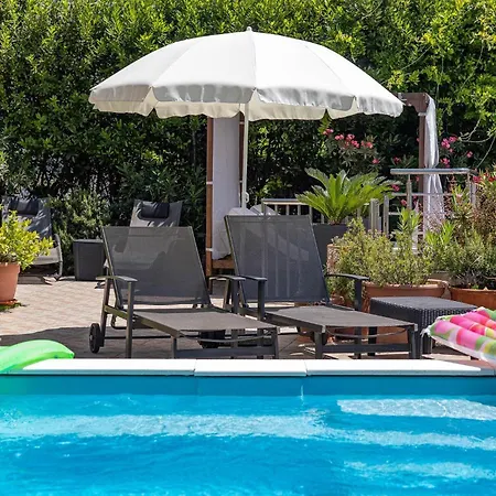 1 Bedroom Awesome In *