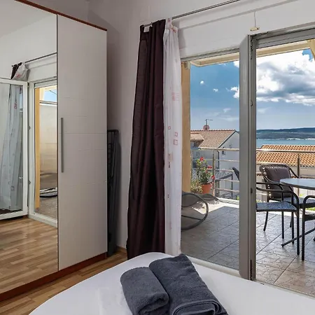 Appartamento 1 Bedroom Awesome In Dramalj
